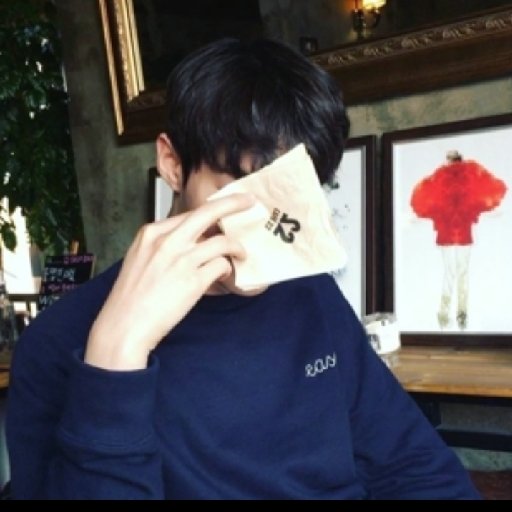 "墨离殇,我今日救你,算是为我们妖族